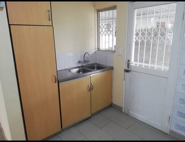 2 BEDROOM HOUSE TO LET IN REDCLIFFE